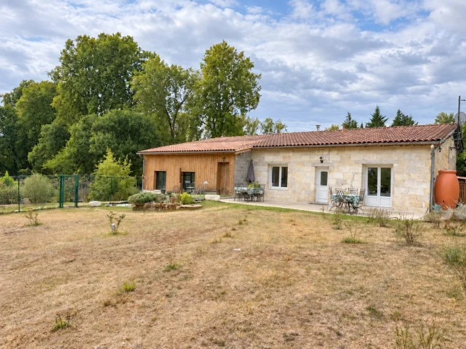 Stone House of 129 m² on 3 Hectares - Property Designed for an Eco-Friendly Approach