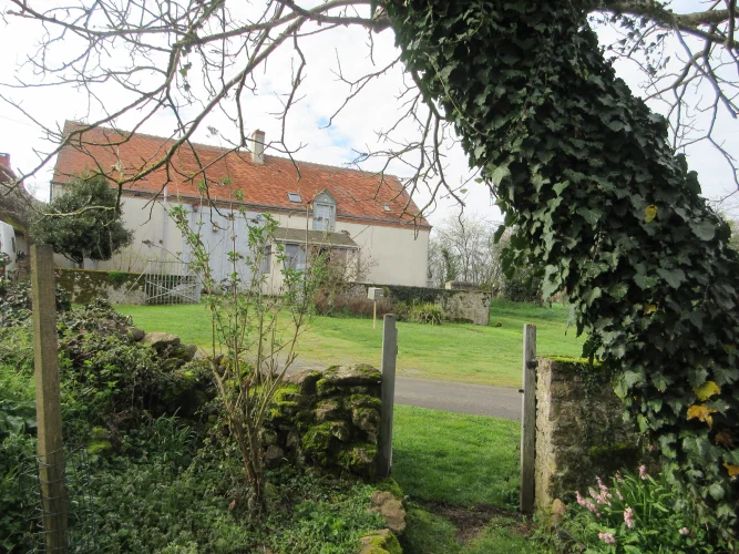 Cosy Detached Cottage