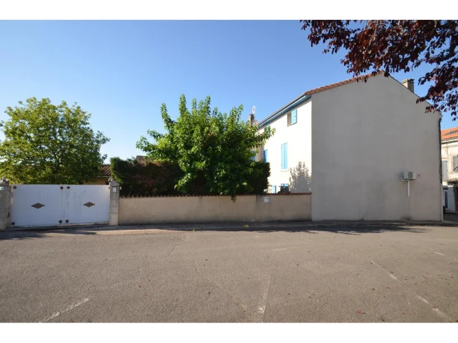 F6 Building photo 2