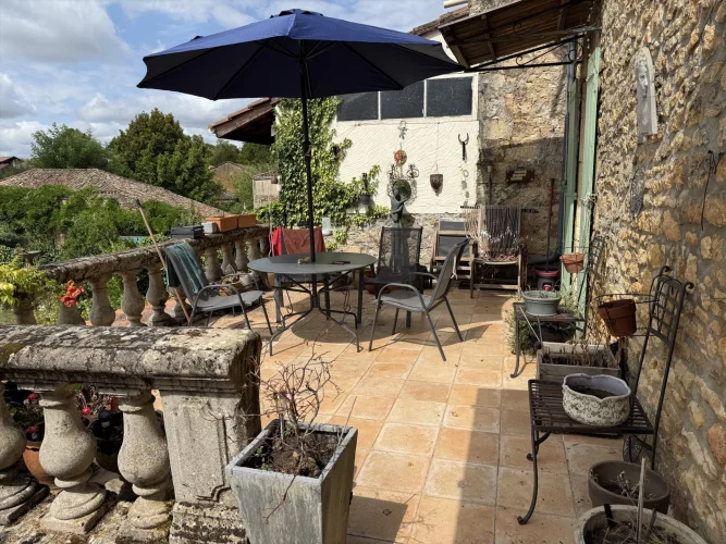 This Pretty Village House with its 350 m² Garden and its Beautiful 25 m² Sunny Terrace Will Seduce photo 4