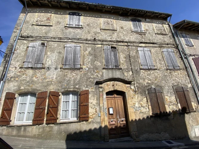 Old Presbytery T9 to Renovate, Aurignac Historic Center