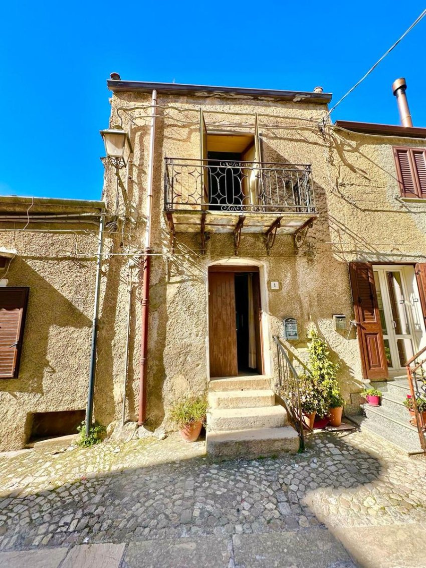 Property in Palazzo Adriano