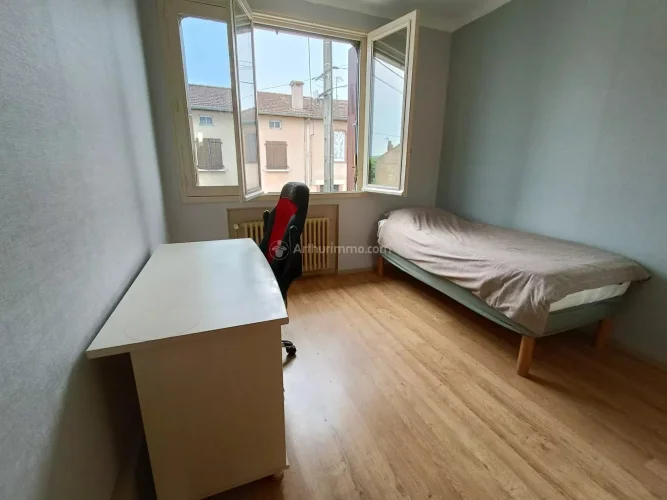 House Divided into Two Apartments T2 and T4 photo 5
