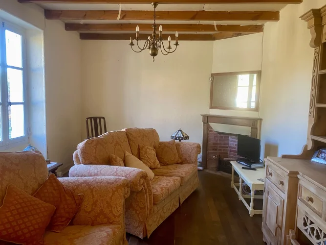 Charming Detached Village Property with Large Barn and 2,744 m² of Land photo 3