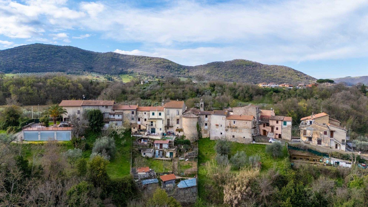 Property in Poggio Moiano photo 3
