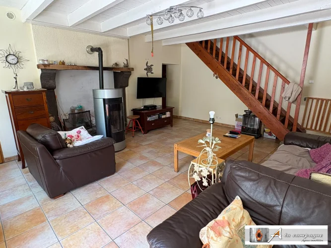 Charming Stone House, Ready to Move into photo 2