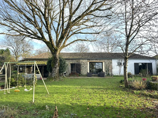 4-Bed Stone House with Pool and Countryside Views Near Saint-Émilion
