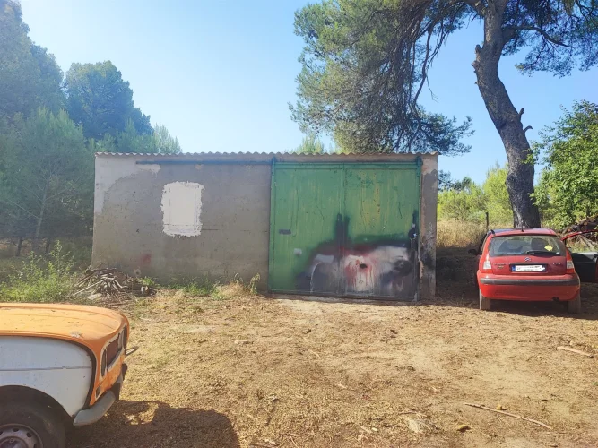 Discount / Garage with Land