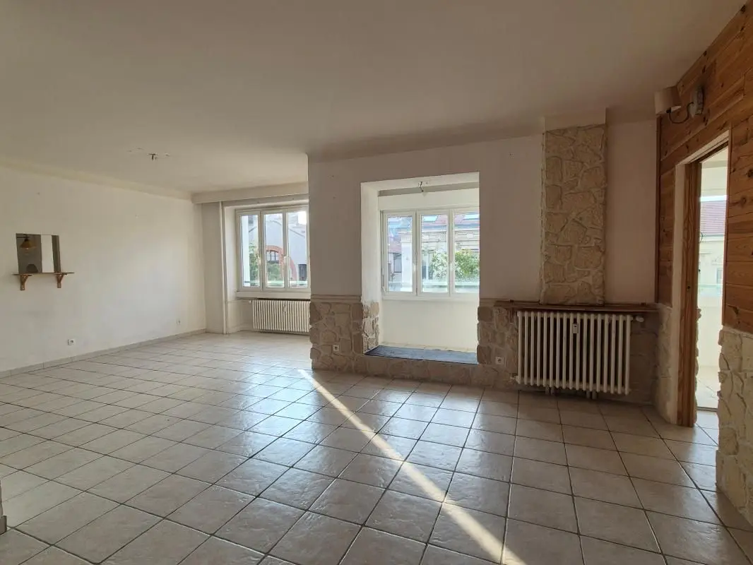 Apartment for sale in Saint-Étienne — 3 bedrooms, 108 m²