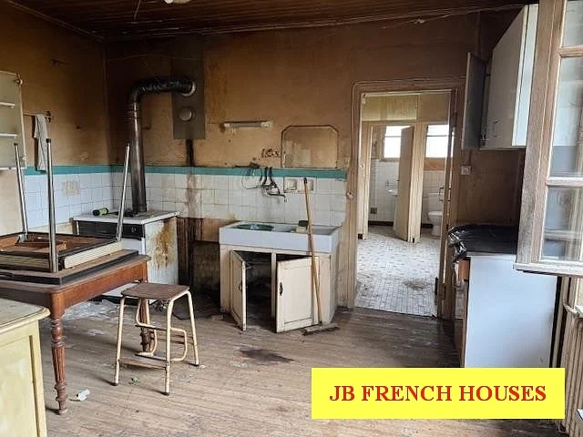 Detached Stone and Slate Former Blacksmiths Property(115 sqm), Situated in a Small Village, in the photo 3