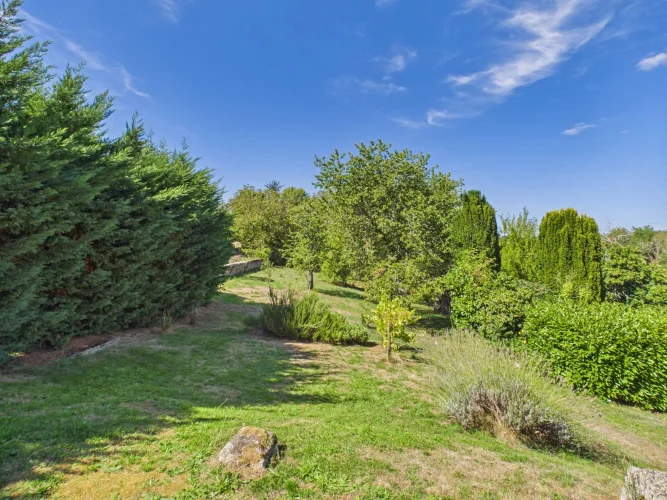 A Superb House in a Highly Sought-after Village photo 3