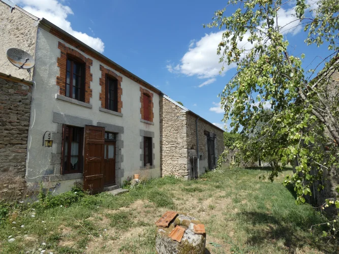 A Nice South Facing Stone House with Attached Barn and Attached Garden. photo 2