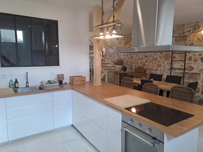 Family Home - Village Centre with Amenities photo 3