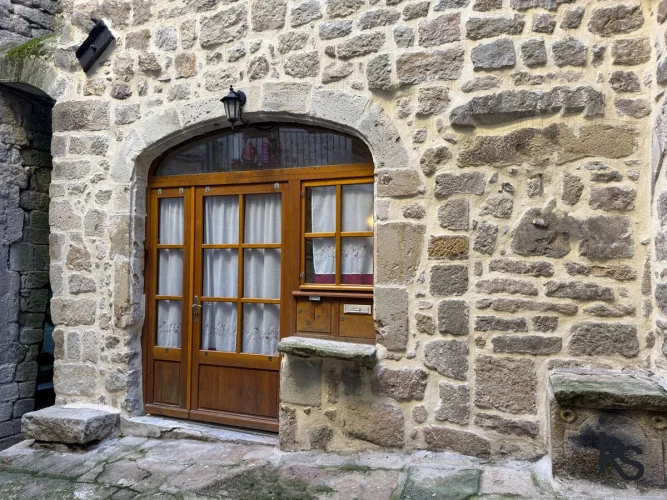 Village House of 75.7 m² in the Historic Center of the Village