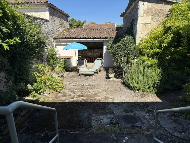 Village House with 3 Bedrooms and 2 Bathrooms photo 2