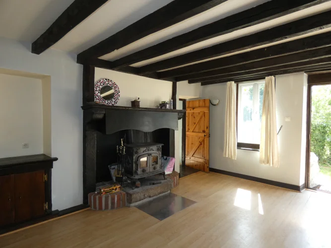 A Two Bedroom House in Habitable Order with Barn and Garden photo 3