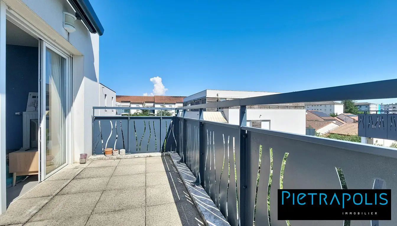 Apartment for sale in Vaulx-en-Velin — 2 bedrooms, 60 m² photo 4