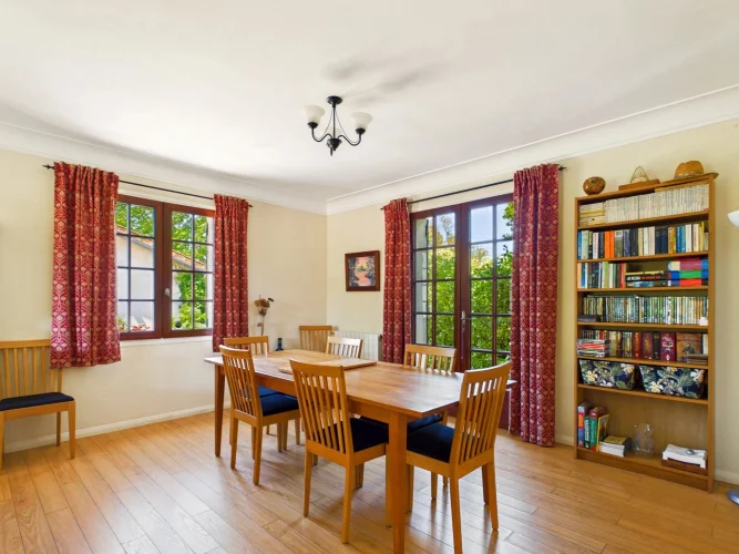Pretty 3 Bed Single Storey Home photo 4