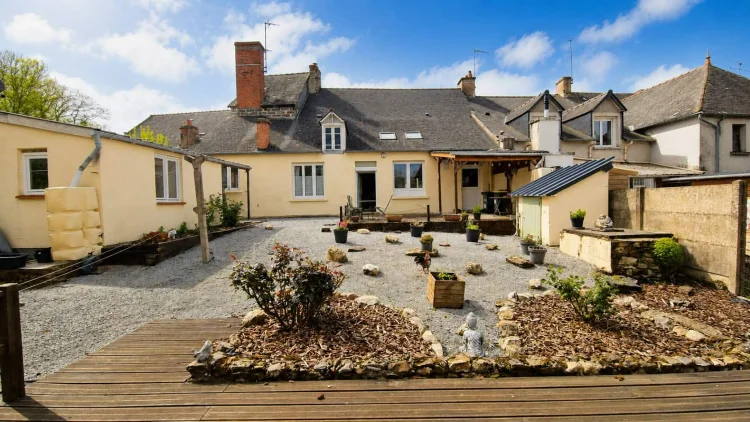 Morbihan Charming 3/ 4 Bed Well-Presented Stone Village House, Garden, Shed; Close to Bakery, Bar and a Beautiful Lak…