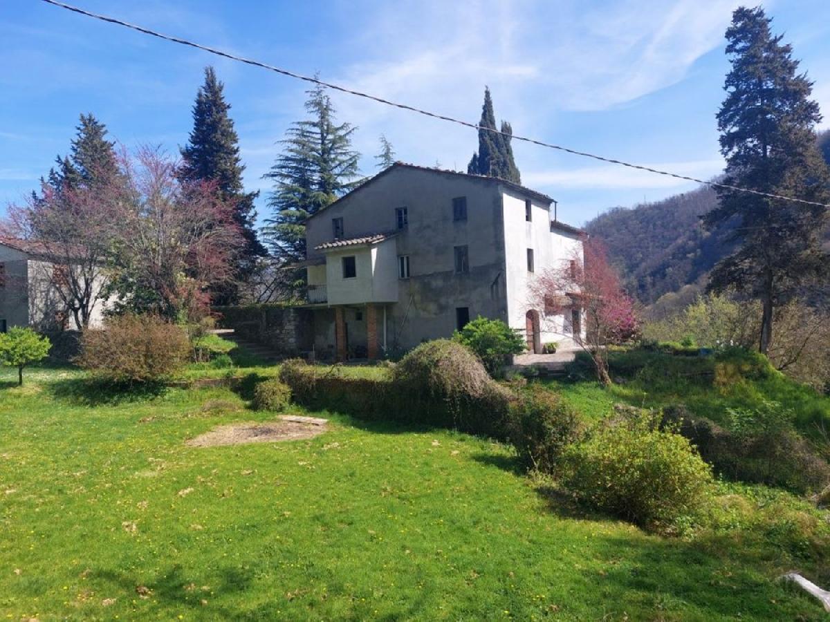 3 bedrooms farmhouse, 280 m² Borgo a Mozzano, Lucca (province)