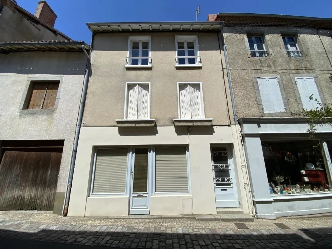 Townhouse with Commercial Premises in Le Dorat photo 2