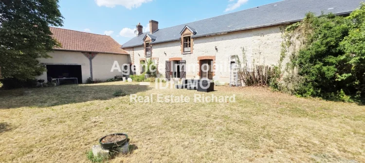 Farmhouse, 205 m², 5 Bedrooms, Cathedral Ceiling Living Room, 8,923