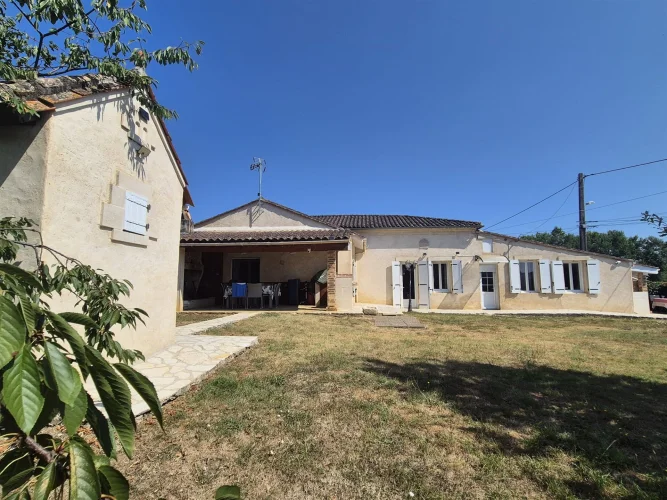 Character House of 123 m² with Dovecote on a 940 m² Plot
