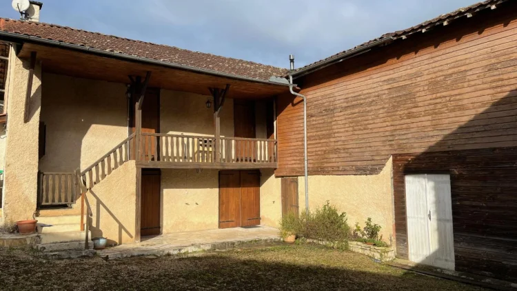 4-Bedroom Stone Farmhouse for Sale in Chein Dessus