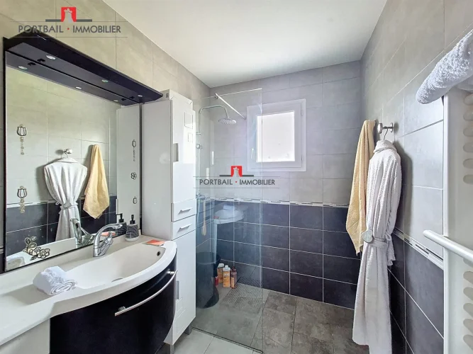 House for Sale in Ambarès-Et-Lagrave photo 5