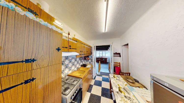 Spacious House in Need of Renovation photo 2