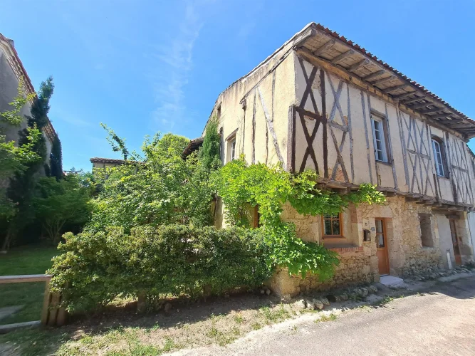 Exceptional Fully Renovated Medieval House in the Heart of a Charming Gascon Village photo 2