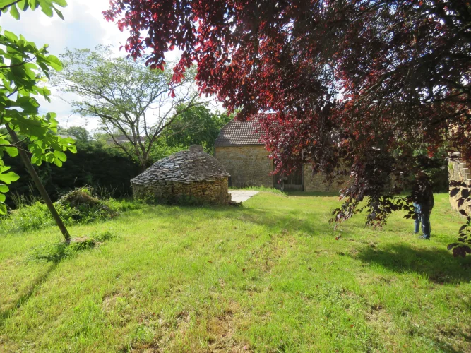 Old House (18th Century) (Made of Stone), in a Closed Courtyard photo 2
