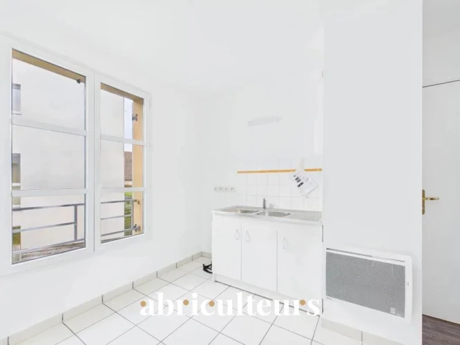 3-Bedroom through-Apartment (T4) – Bright and Spacious in a Prestigious Residence in Survilliers photo 4