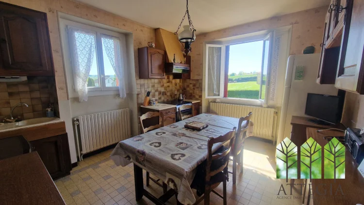 Spacious Semi-Detached Country Home with Garden & Workshop photo 4