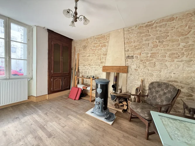 Charming 4-Bedroom Townhouse in the Heart of Ruffec photo 4