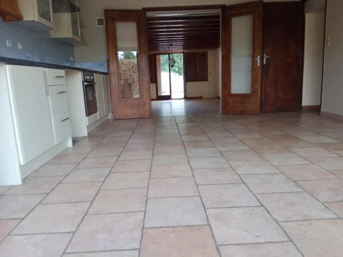 For Sale, Three Bedroom Town House with Balcony and Small Garden photo 4