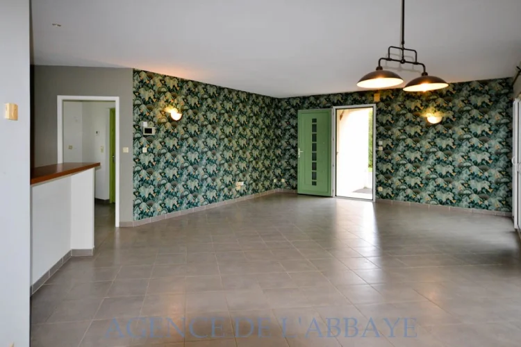 Varzay: Recent Single-Storey Home, 2 Bedrooms, Veranda, Garden and Garage photo 3