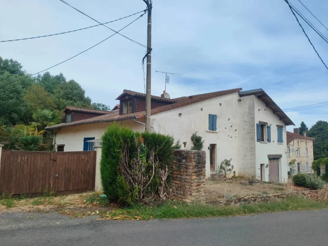 Large Flexible Property with Potential for Two Separate Homes photo 2