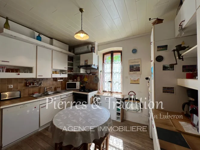 Céreste, Individual House with Charm and its Garden Near Village and Shops photo 4