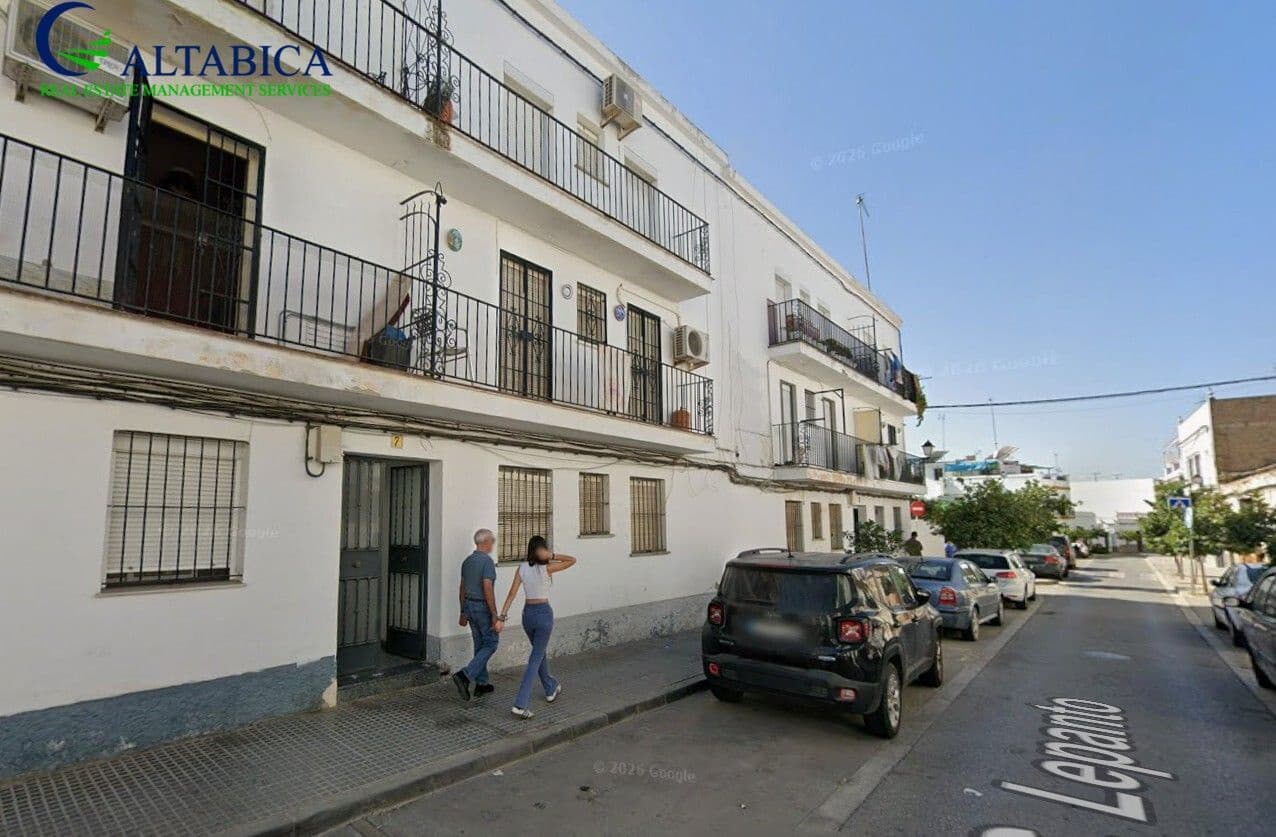 Flat for sale in Lora del Río, Seville