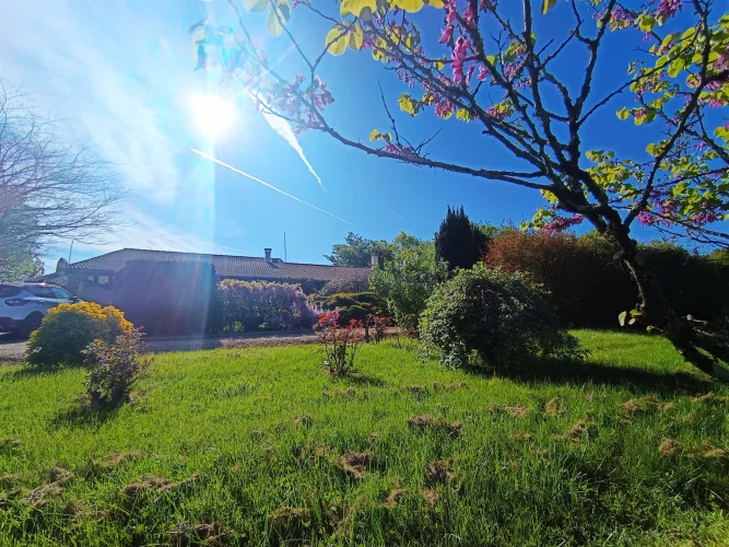 Single-Storey House in Condezaygues in the Countryside