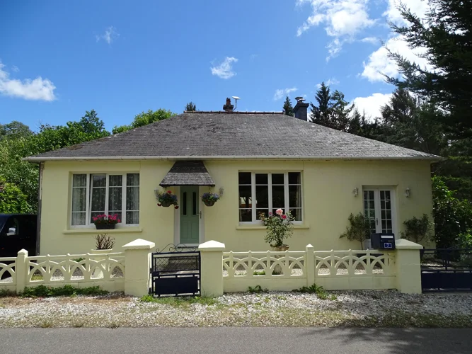 Côtes D'armor. Charming Renovated Riverside Home with 3,261m² of Landscaped Gardens, Walking Distance to Bon Repos Abbey photo 2