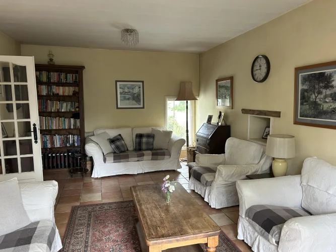 Pretty 3 Bedroom Cottage with Outstanding Views photo 3