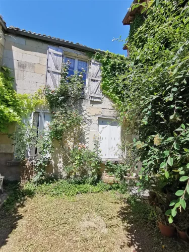 Character 9-Room House in Loudun