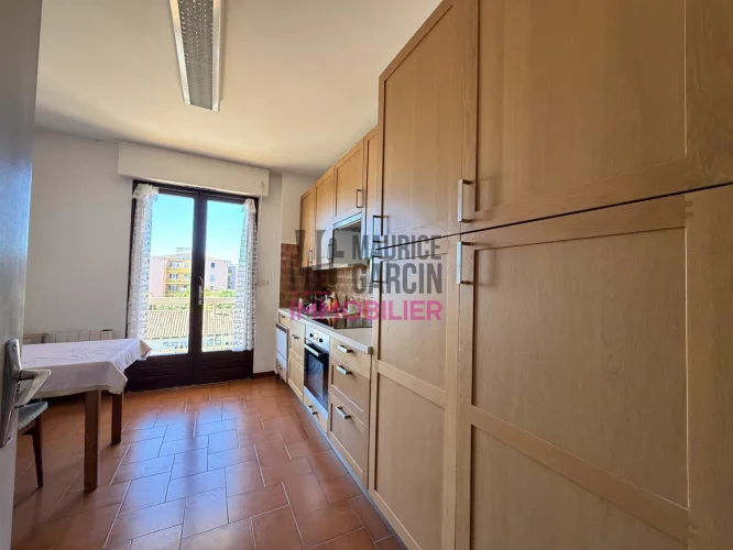 For Sale: 3-Piece Apartment with Cellar and Parking in Carpentras photo 5