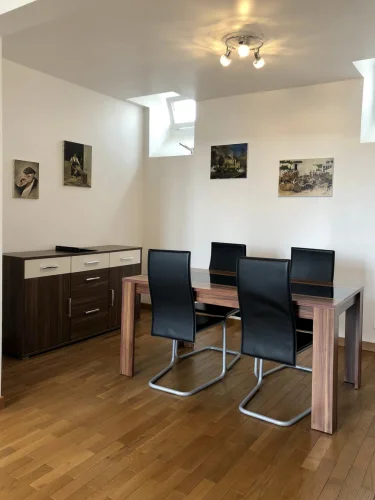 Charming Property Comprising a Spacious Holiday Home and a Fully Operational Dental Practice, Generating a Stable Monthl… photo 3