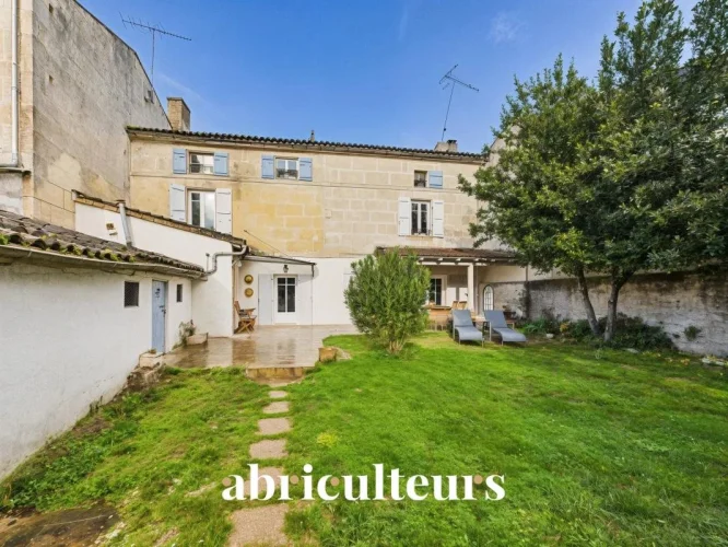 South-Facing Garden House with no Overlooking, for Sale in Cognac (16100)