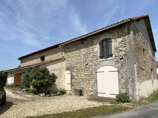 Brossac Area. Charming Cottage with Development Potential. photo 2