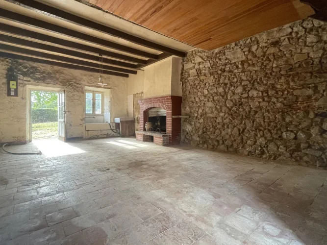 Stone House to Renovate with Garden and Outbuilding – just 5 Minutes from Chabanais photo 4