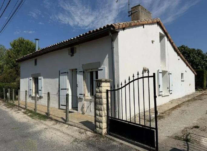 2 Bed House for Sale in Ruffec